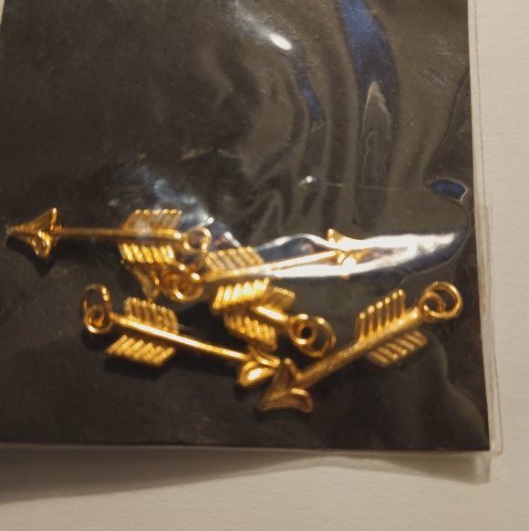 Gold Shell Charms - Picture 2 of 2